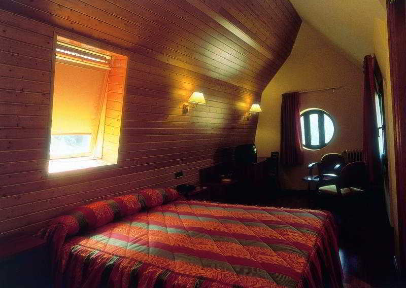Hotel & SPA Niunit El Serrat Zimmer foto