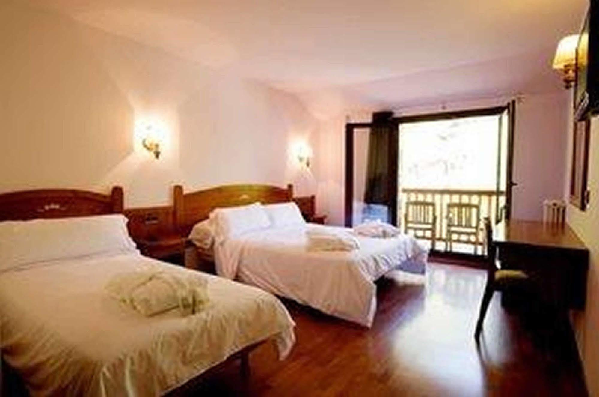 Hotel & SPA Niunit El Serrat Exterior foto